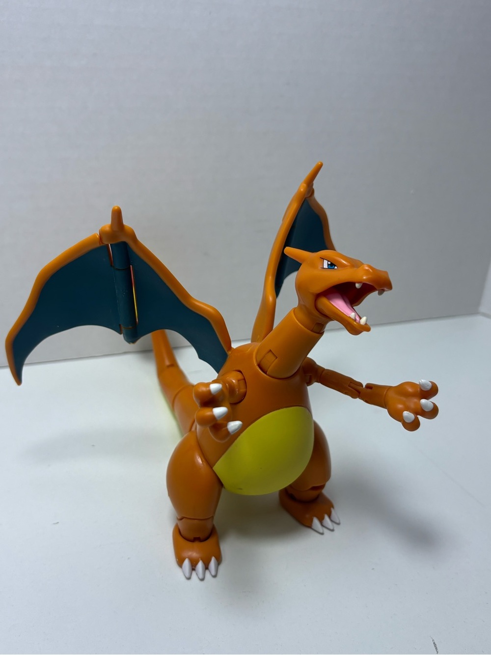 Pokemon Select Charizard Articulated Action Figure